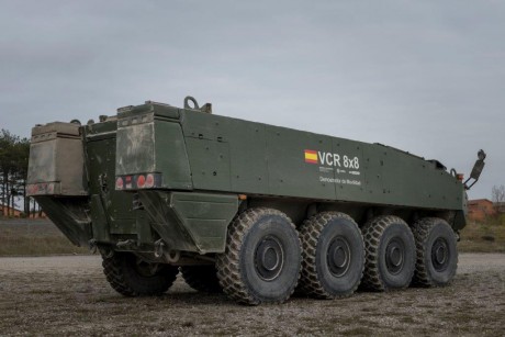 El nuevo 8x8 o "VCR" por Vehículo de Combate de Ruedas del Ejército de Tierra y se supone que 10