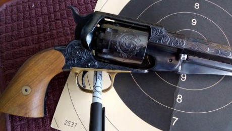 Revolver avancarga Santa Barbara modelo Remington New Army en calibre 44 con bonitos grabados en toda 01