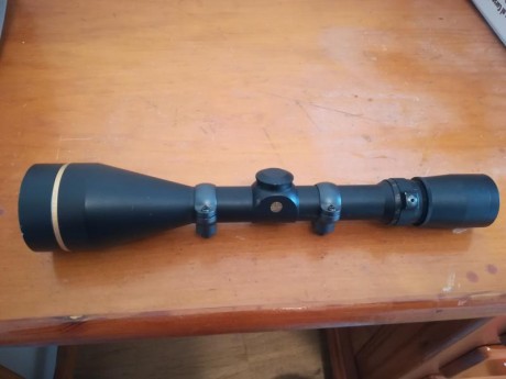 Pongo a la venta un visorazo a precio muy interesante, 300€. Tiene alguna marquita sin ninguna importancoa 00