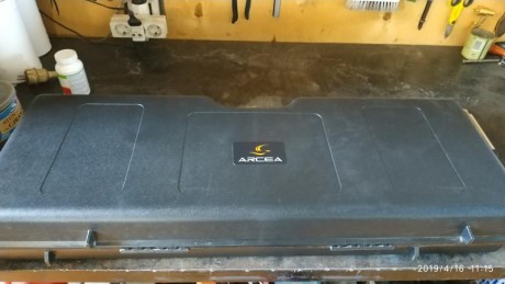 Vendo maletín rígido extra ancho para bullpup. Funda acolchada de 120 cm y cuatro cajas de balines del 02