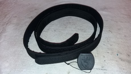 Vendo este cinturon de IPSC a estrenar, me vino una talla pequeña para mi, mide 106 cm de longitud y se 00