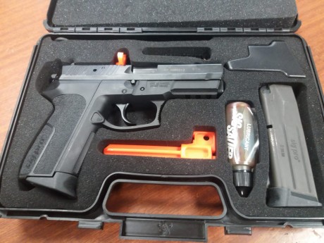 Muy buenas compañeros. 
Una compañera vende una SIG PRO 2022 9mm, con 175 tiros reales, ni uno más.
El 00