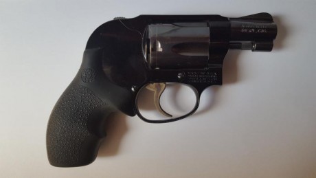 Vendo revólver Smith & Wesson modelo 38 - Airweight, calibre 38 spl., 2 pulgadas.
   Muy poco uso, 01