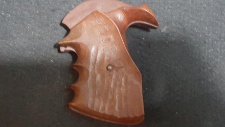 Pues eso, que vendo estas cachas anatómicas para revolver S&W
Precio, 40€
Lugar: Lleida 02