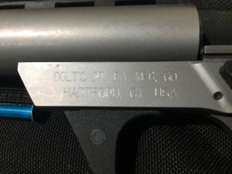 Vendo pistola Colt del calibre 22lr guiada con licencia F, usada pero en muy buen estado, regalo 3 cargadores, 01