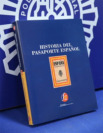  EN RECUERDO Y HOMENAJE A LOS QUE YA NO ESTÁN. 

Si pones en  GOOGLE   PASAPORTES EN LA MEMORIA  da igual 70