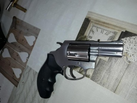 Hola! Vendo mi revólver smith&wesson M60,
Calibre: 357 magnum 
Capacidad: 5 disparos. 
Peso : 638 00