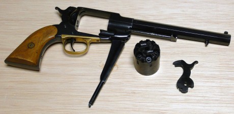 Se Vende Revolver Santa Bárbara número 2, el revolver viene con dos martillos, uno de ellos se tocó para 12
