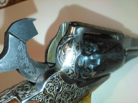 Los Remington junto a sus respectivas variantes y modelos, eran revólveres de percusión fabricados por 00
