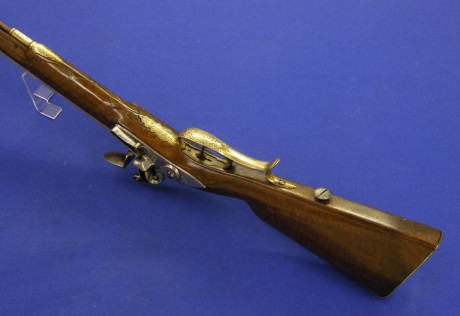 Voy a colocar unas fotos de un arma larga alemana de llave de mecha del siglo XVI. 140