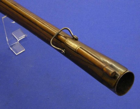 Voy a colocar unas fotos de un arma larga alemana de llave de mecha del siglo XVI. 151