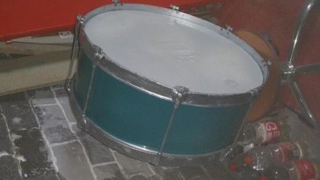 Hola  !  . Vendo un bombo de calle  62 cm,s diámetro  x  27 cm,s  ancho,  para peñas ,  cuadrillas .... 00