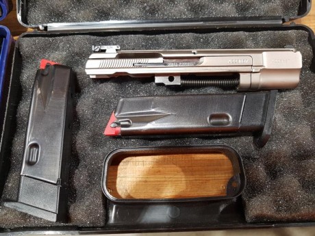  Vendida 
Hola pongo a la venta kit del 22
carro+2 cargadores + maletin
Estaba montado en una CZ75B
El 02