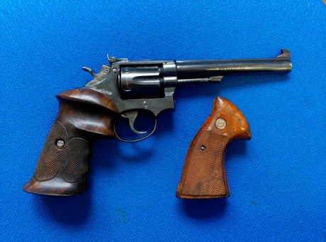 Revolver de la marca LLAMA, Gabilondo y Cía S.A., modelo “RUBY EXTRA” de 6 pulgadas, tambor de 6 cartuchos, 01