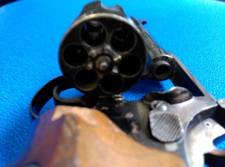 Revolver de la marca LLAMA, Gabilondo y Cía S.A., modelo “RUBY EXTRA” de 6 pulgadas, tambor de 6 cartuchos, 00