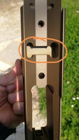 Hola compañeros se me plantea una duda si echar una poca pasta bedding en la ranura del chasis donde encaja 00