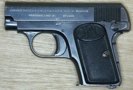 HOLA QUISIERA SABER DE QUE AÑO ES UNA PISTOLA ANTIGUA DEL CALIBRE 6,35. EN LA CORREDERA PONE:

PISTOLA 40