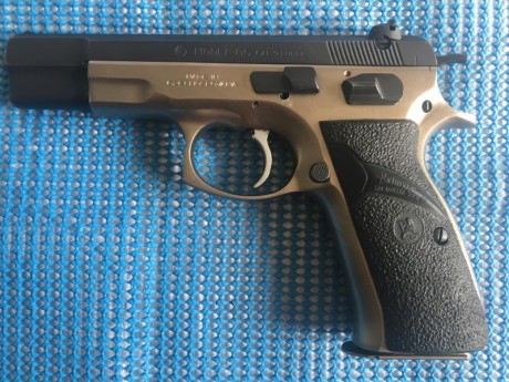 Pongo a la venta mí CZ85  prácticamente no la utilizo.
Esta muy cuidada como se puede comprobar y su precio 41