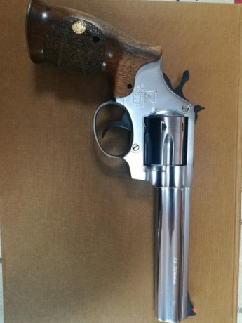 Se vende esta maravilloso revolver,
   ESTA EN BUENAS CONDICIONES Y POCO USO Y SU PRECIO 290€   
Preguntas 02