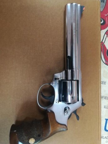 Se vende esta maravilloso revolver,
   ESTA EN BUENAS CONDICIONES Y POCO USO Y SU PRECIO 290€   
Preguntas 01