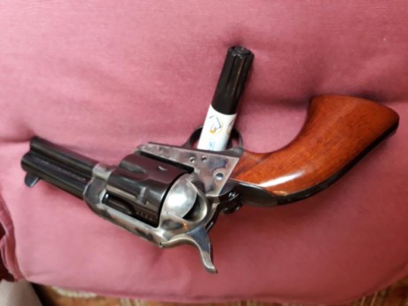 Uberti sherif 45LC cañon 3 1/2 sin uso como nuevo inscrito en libro de coleccionista de replicas con sus 01