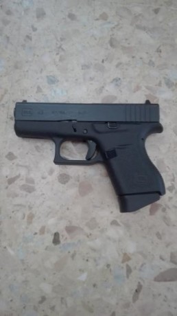Se vende Glock 43, prácticamente nueva, con dos cargadores (uno sobredimensionado y otro no para facilitar 02