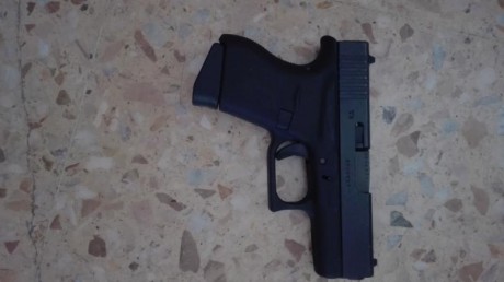 Se vende Glock 43, prácticamente nueva, con dos cargadores (uno sobredimensionado y otro no para facilitar 01