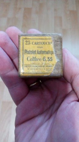 Buenas compañeros, vendo cajita francesa vacía del calibre 6,35, es de cartón, muy antigua y en buen estado, 01