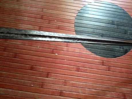 Hola. Un conocido vende estos sables franceses. Un sable de caballeria,una espada de ceñir de oficial,un 20