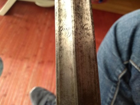 Hola. Un conocido vende estos sables franceses. Un sable de caballeria,una espada de ceñir de oficial,un 30