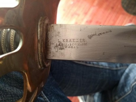Hola. Un conocido vende estos sables franceses. Un sable de caballeria,una espada de ceñir de oficial,un 91