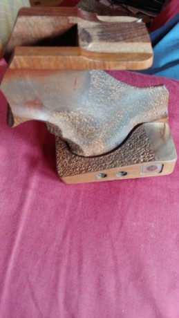 Hola amigos
Un amigo vende está cacha de zurdo de Steyr LP10
Usada pero de origen, sin ninguna modificación 01