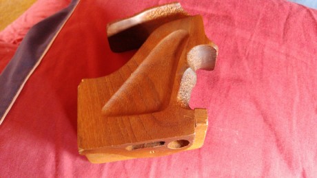 Hola amigos
Un amigo vende está cacha de zurdo de Steyr LP10
Usada pero de origen, sin ninguna modificación 00