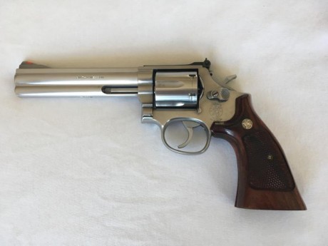 Vendo por no usar, Revolver Smith & Wesson 686 .357 magnum de 6 pulgadas guiado con licencia F.
El 02