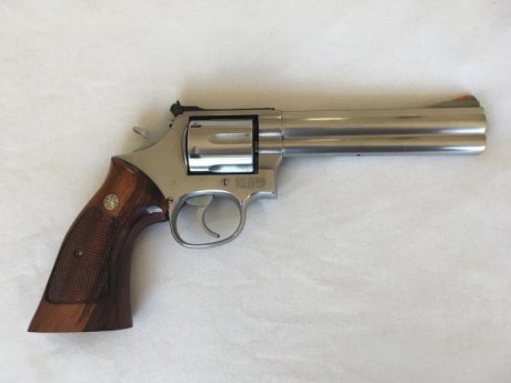 Vendo por no usar, Revolver Smith & Wesson 686 .357 magnum de 6 pulgadas guiado con licencia F.
El 01