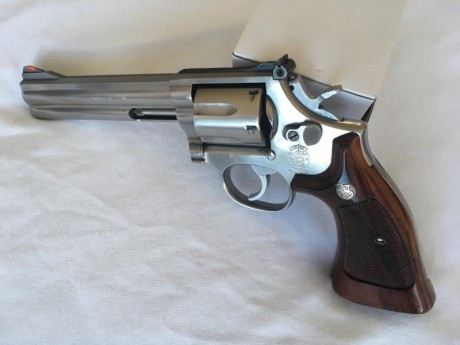 Vendo por no usar, Revolver Smith & Wesson 686 .357 magnum de 6 pulgadas guiado con licencia F.
El 00