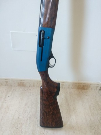 Un amigo vende escopeta Beretta Excell como nueva. Cañon de 76, culata regulable, tres polichoques. Para 02
