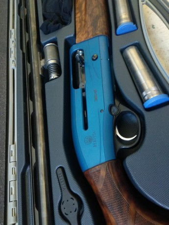 Un amigo vende escopeta Beretta Excell como nueva. Cañon de 76, culata regulable, tres polichoques. Para 00