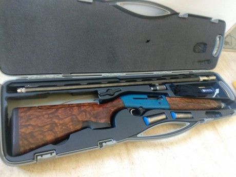Un amigo vende escopeta Beretta Excell como nueva. Cañon de 76, culata regulable, tres polichoques. Para 10