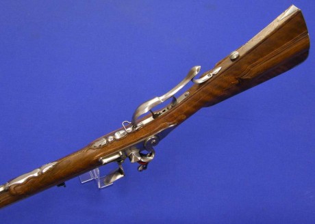 Voy a colocar unas fotos de un arma larga alemana de llave de mecha del siglo XVI. 90