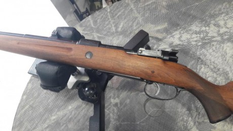 Perfecto de madera,pavón y mecanismos.Se cambia por rifle en calibre inferior o superior e igual estado.Aunque 22