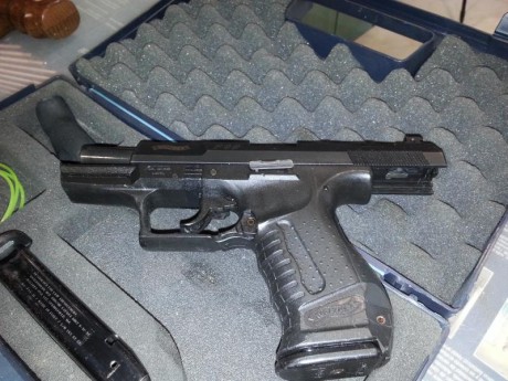 Menos de 500 tiros, perfecta de polimero, mecanismos y pavón. Se entrega con su maletín original y accesorios, 02