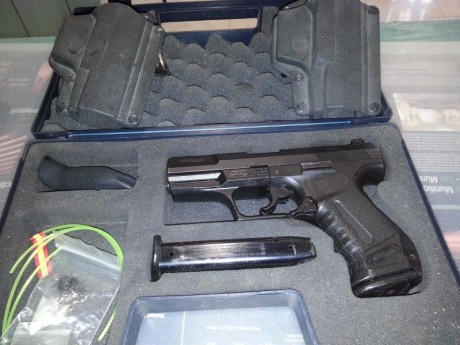 Menos de 500 tiros, perfecta de polimero, mecanismos y pavón. Se entrega con su maletín original y accesorios, 00