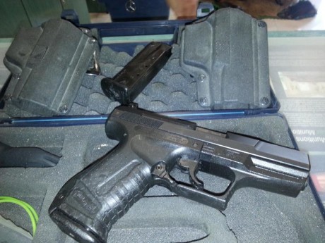 Menos de 500 tiros, perfecta de polimero, mecanismos y pavón. Se entrega con su maletín original y accesorios, 11