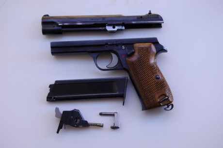 VENDO PISTOLA SIG-210 , CALIBRE 22 LR , ESTADO MUY BUENO , FABRICADA EN LOS AÑOS 50 , PIEZA MUY DIFICIL 00
