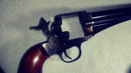 Hola, pongo a la venta un revólver remington 45 lc de la casa uberti. Poco uso y unico propietario lo 02