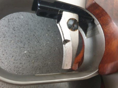 El motivo es que tengo dos pistolas iguales ,una con unos 500 tiros (practicamente nueva) y la que uso 31
