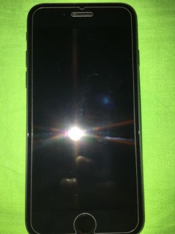 Se vende Iphone 8 64gb , en perfecto estado.

Color Negro. Se incluyen cascos Apple con adaptador, Cable 00