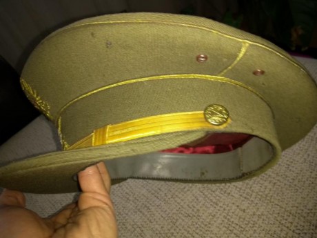 Vendo gorra de plato de General de Brigada del E.T. Ligeras picaduras,buen estado por lo demás. 75€ mas 00