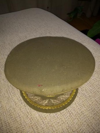 Vendo gorra de plato de General de Brigada del E.T. Ligeras picaduras,buen estado por lo demás. 75€ mas 12